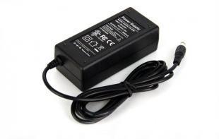 如何选择可靠的12V2A英规电源适配器供应商？附厂家报价参考